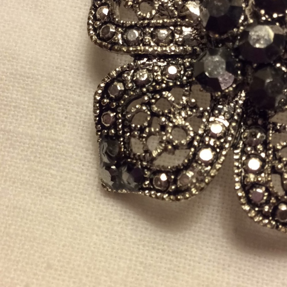 Flower Brooch - Picture 4 of 5